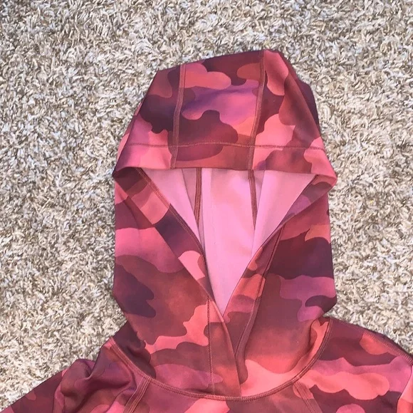 Athleta Women’s Pink and Red Camo Hooded Cropped Pullover Sweatshirt Hoodie XS - Picture 4 of 15